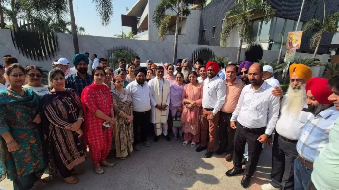 A delegation of Punjabi teachers and language promotion society met Education Minister Mahipal Dhanda regarding their demands