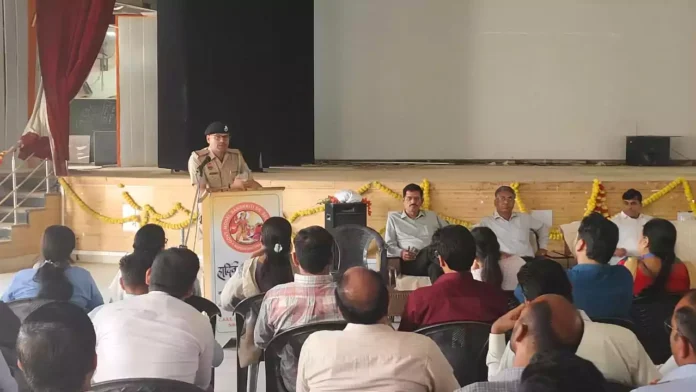 रोड सेफ्टी के अंतर्गत सुरक्षित वाहन पॉलिसी पर एक दिन की कार्यशाला का हुआ आयोजन