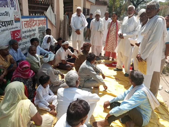 बीडीपीओ से मुलाकात के बाद सफाई कर्मियों ने धरना खत्म किया