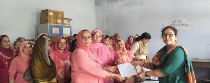 Jind News : पोषण ट्रैकर एप पर फोटो कैप्चर के विरोध में उतरी आंगनबाड़ी वर्कर, विभाग के खिलाफ की नारेबाजी