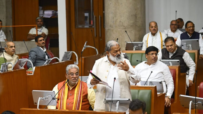 Haryana News: हरियाणा में सड़कों के बीच में खड़े खंभों को हटाया जाएगा: अनिल विज