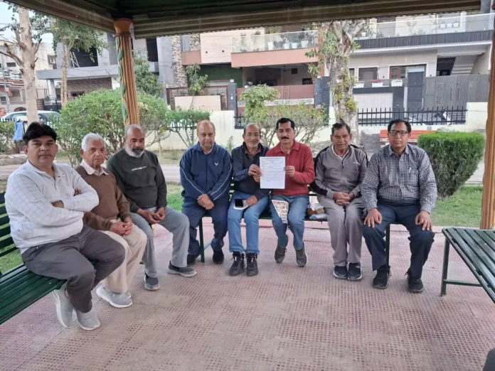 चुनाव में वोट न डालने वाले सम्पन्न मतदाताओं के विदेश जाने पर लगे रोक : मेहता