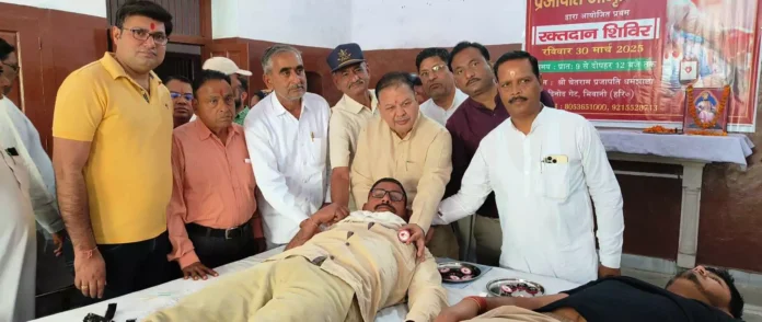Bhiwani News : प्रजापति जागृति मंच द्वारा रक्तदान शिविर का आयोजन, 42 ने किया रक्तदान