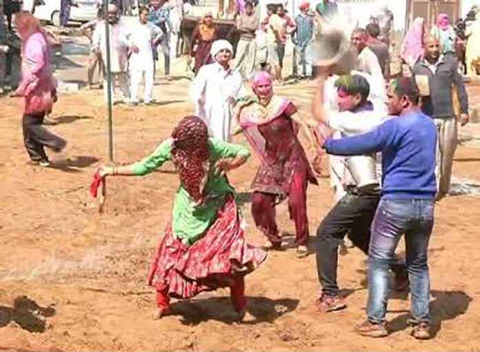 Haryana Holi: हरियाणा में आज खेली जाएंगी कोरड़ा मार होली