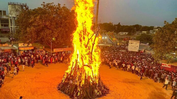 Holika Dahan 2025 Muhurat: शुभ मुहूर्त, भद्रा काल और जानें इससे जुड़ी सभी जरूरी बातें