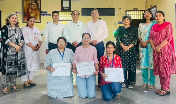 Ambala News : गवर्नमेंट कॉलेज में निबंध प्रतियोगिता में कृतिका बजाज ने मारी बाजी