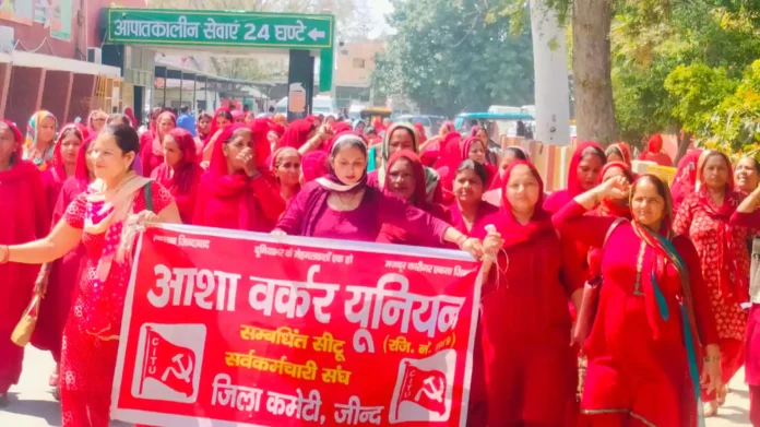 Jind News : आशा वर्करों ने मांगों को लेकर सीएमओ कार्यालय पर किया प्रदर्शन