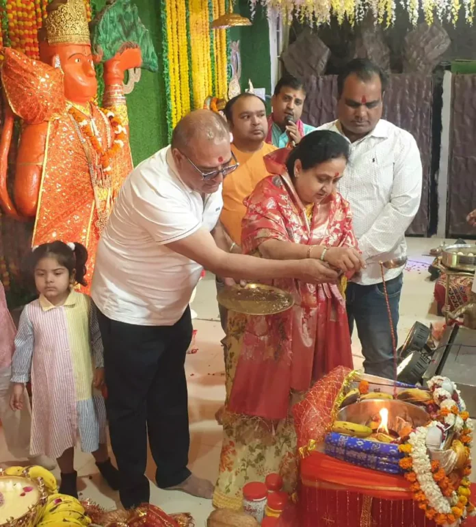 मेयर प्रवीण बत्रा जोशी ने की लगाई सिद्धपीठ हनुमान मंदिर मार्केट नंबर 1 में महामाई की ज्योत प्रचंड