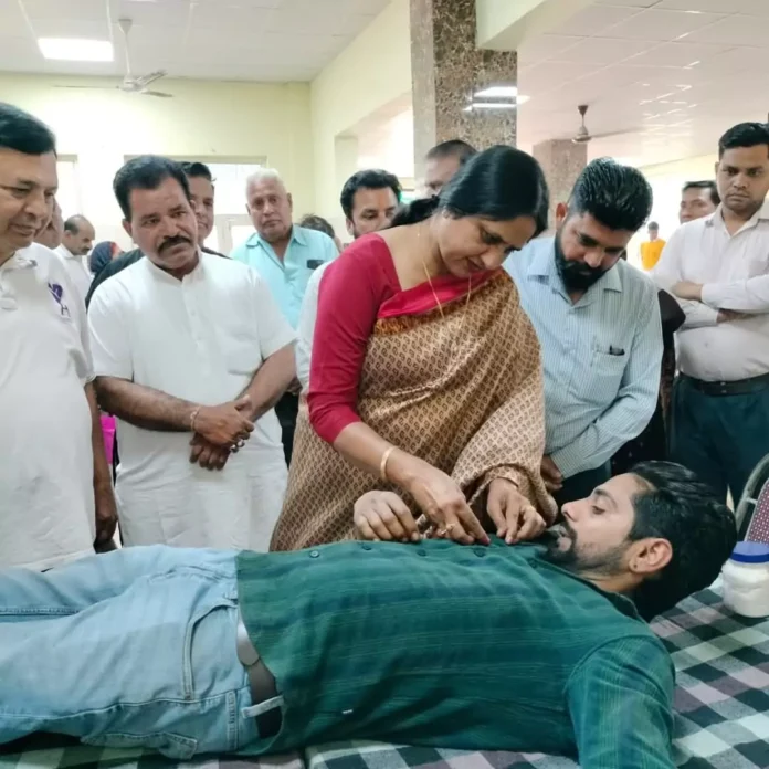 रक्तदान शिविर में पहुंची मेयर सुमन बहमनी, रक्तदान को बताया सबसे बड़ा महादान