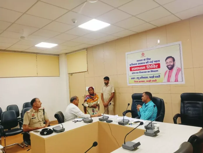 समाधान शिविर में अधिकारियों ने सुनी नागरिकों की समस्याएं