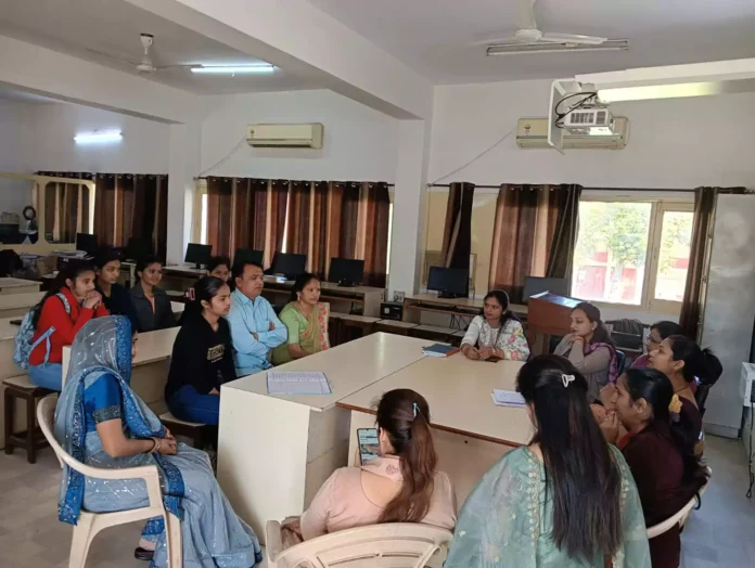 Bhiwani News : आदर्श महिला महाविद्यालय में अभिभावक शिक्षक बैठक का आयोजन