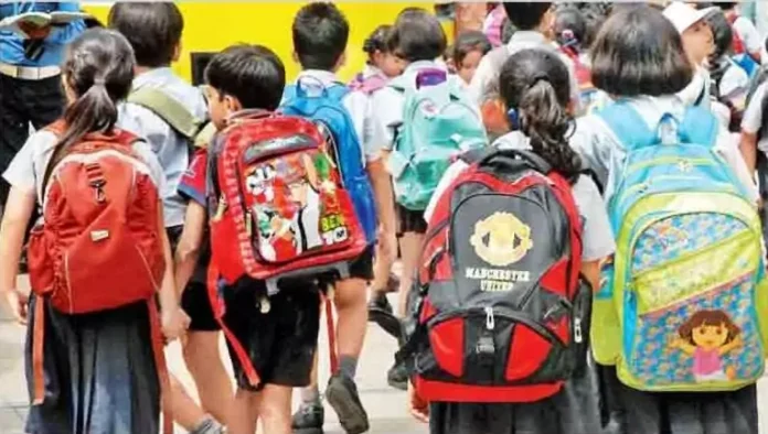 प्राइवेट स्कूलों की मनमानी के आगे बेबस अभिभावक