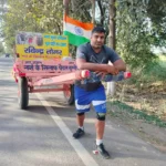 रविन्द्र तोमर खुद को बुग्गी में जोटकर युवाओं को नशे के प्रति कर रहा जागरूक