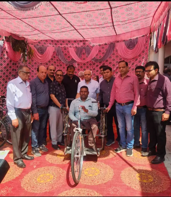 जगाधरी नॉर्थ के रोटरी क्लब ने 150 लाभार्थियों को निशुल्क उपकरण वितरित किए