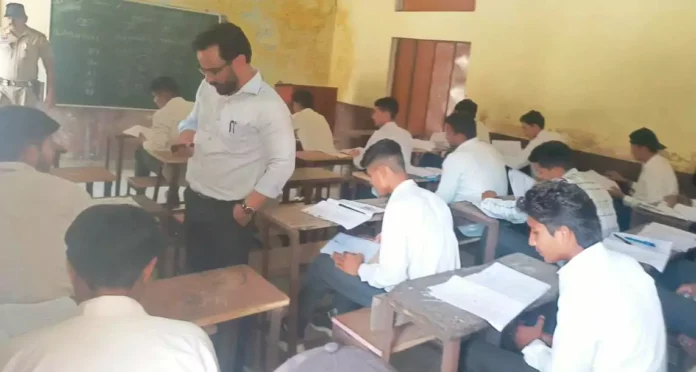 Bhiwani News : एसडीएम महेश कुमार ने किया विभिन्न परीक्षा केंद्रों का औचक निरीक्षण