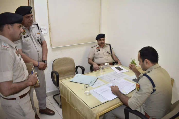 SP Arsh Verma inspected the city police station and traffic police station