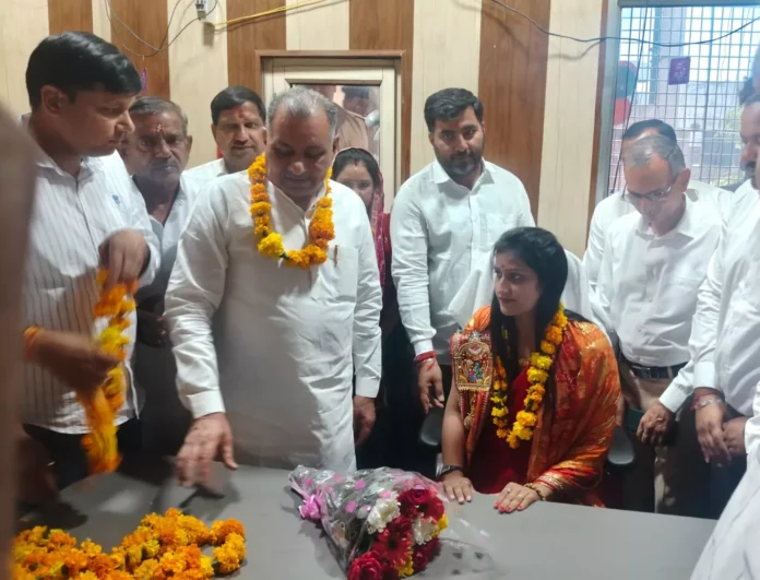 Nuh News : तावडू में सोहना तावडू विधायक चौधरी तेजपाल तंवर सोमवार को नगरपालिका कार्यालय में पहुंचे