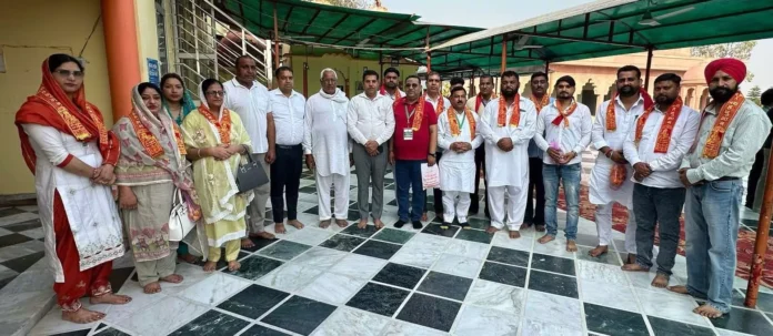एड्स बचाव मेहंदी प्रतियोगिता में ड्रैस मेकिंग व्यवसाय की सोनिया प्रथम रही