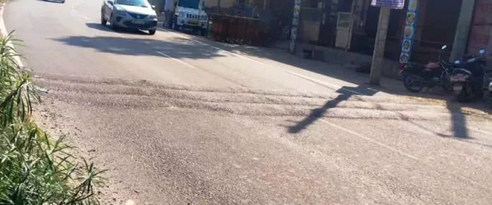 Speed ​​breakers with white stripes without causing trouble to drivers