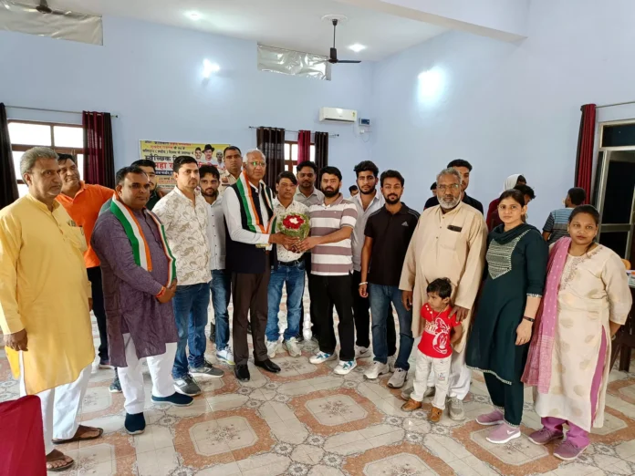 इंकलाब जिंदाबाद, वंदे मातरम जैसे नारों के साथ युवाओं ने रक्तदान कर शहीदों को दी श्रद्धांजलि
