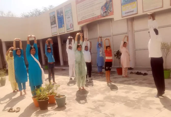 Bhiwani News : शारीरिक व मानसिक विकास के लिए योग क्रियाएं अति आवश्यक : वेदपाल गोठड़ा