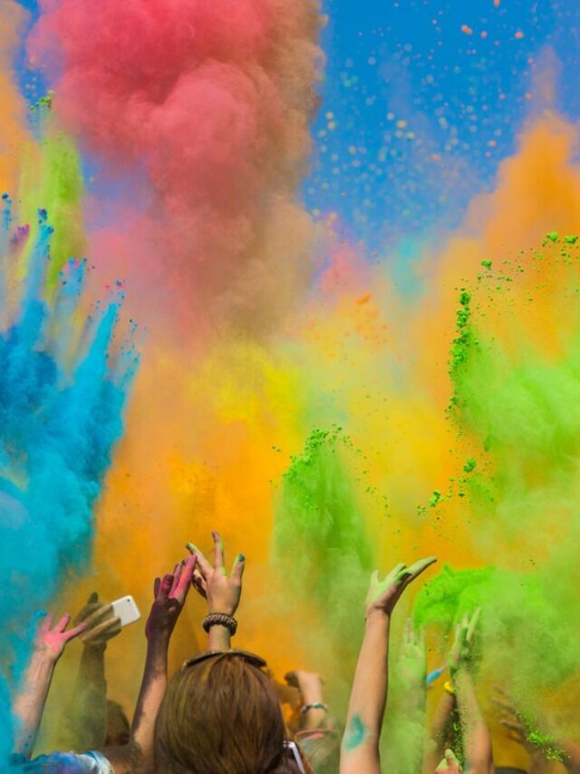 Holi 2025: भारत की ये जगहें जहां नहीं खेली जाती होली, वजह जानकर रह जाएंगे हैरान!