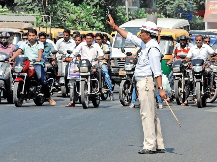 Trafic Rules : ट्रैफिक नियमो का पालन न करने पर क्या है कड़े दंड का प्रावधान ,जाने