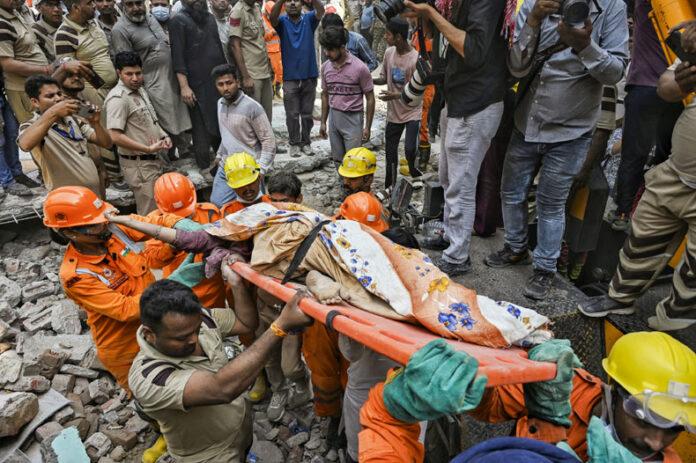 Delhi Building Collapse : खतरे को नजरअंदाज करना पड़ा भारी