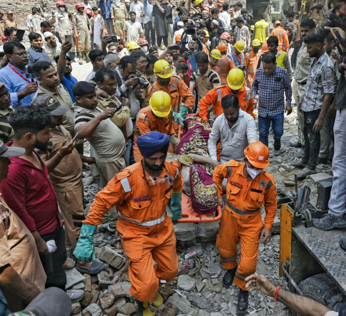 Delhi News : मुस्तफाबाद हादसे के पीड़ितों को मुआवजा दे सरकार : मेयर