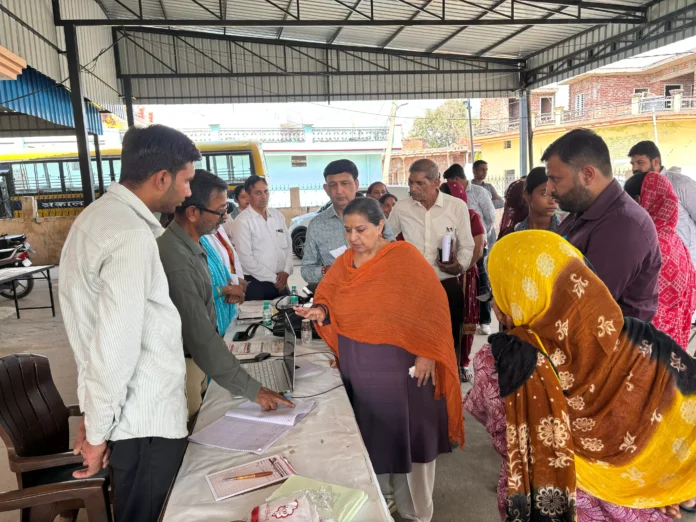 214 people got free medical facility in medical and blood test camp at Dandalwar in Raipur Rani