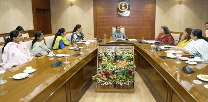 Punjab News : आंगनवाड़ी वर्कर्स और हेल्पर्स को मिलेंगे स्मार्ट फोन : डॉ. बलजीत कौर
