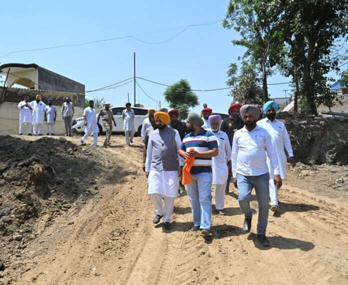 Punjab News Update : पंजाब में युद्ध स्तर पर चल रहा तालाबों की सफाई का कार्य