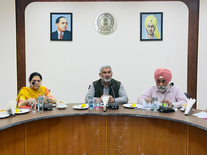 Punjab News Hindi : पंजाब सरकार ने 124 लाख मीट्रिक टन गेहूं खरीद का रखा लक्ष्य