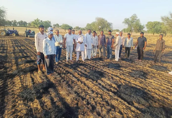 Mahendragarh News : जवाहरनगर में खेत में लगी आग से 6 एकड़ की गेहूं की लाखों रुपए की फसल जलकर राख