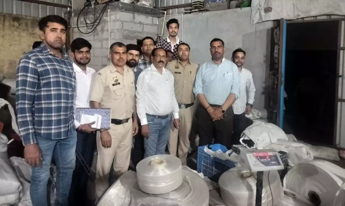 Gurugram News : सराय अलावर्दी में प्रतिबंधित पॉलीथिन बैग निर्माण पर 4 लाख रुपये ठोंका जुर्माना