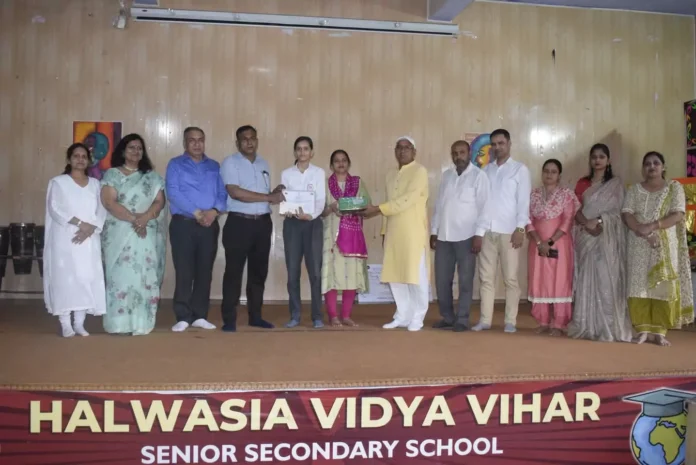 Bhiwani News : राष्ट्रीय प्रतियोगिता में भिवानी के हलवासिया स्कूल की छात्रा ने आकांशा किया प्रथम स्थान हासिल