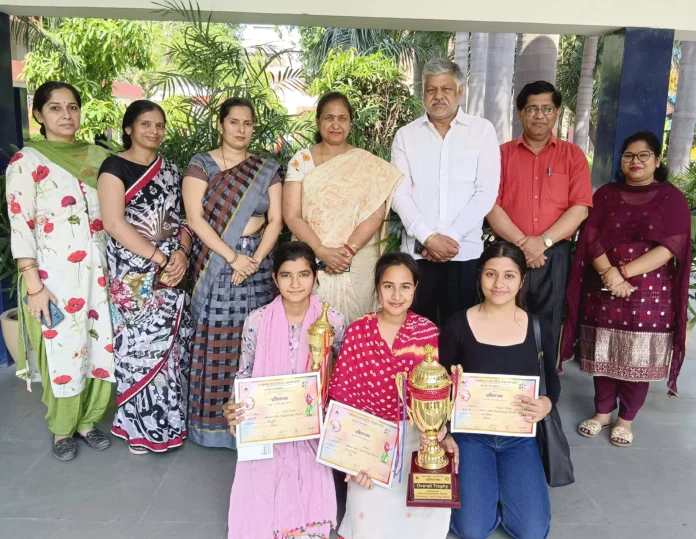 Bhiwani News : आदर्श महिला महाविद्यालय ने राज्य स्तरीय सांस्कृतिक प्रतियोगिताओं मे ओवरआल ट्राफी जीती