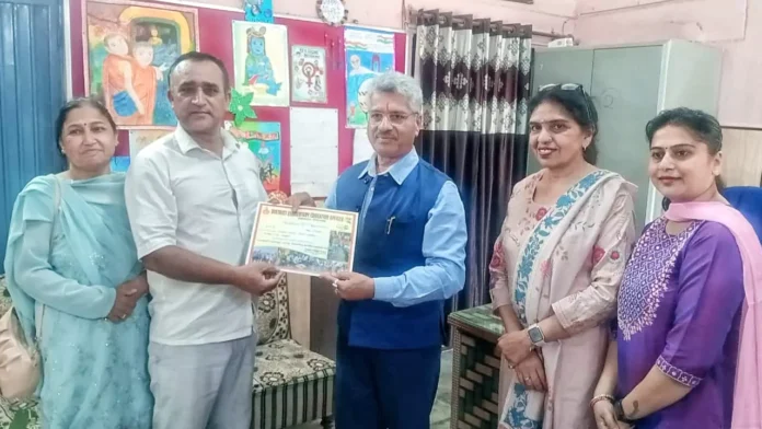 Admission festival started in all 762 government schools of the district