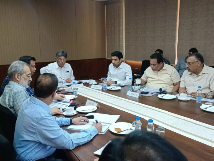 BJP raised questions on the presence of Congress President in the administrative meeting