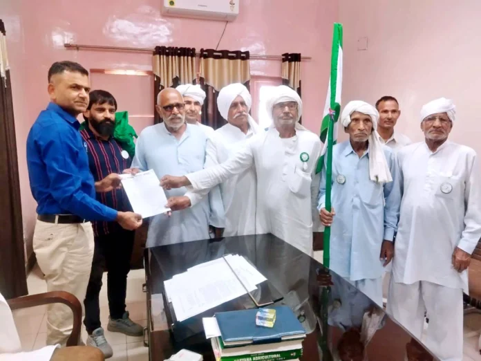 Jind News :  भारतीय किसान यूनियन ने बारदाने कमी तथा ढुलाई टेंडर को लेकर सौपा ज्ञापन
