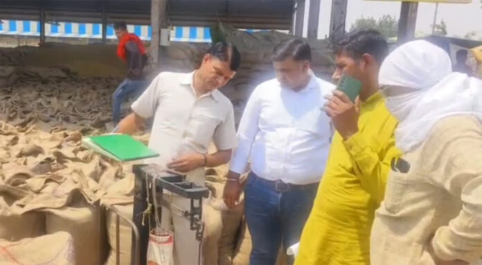 Haryana News: हरियाणा में आढ़तियों पर 45 लाख रुपए का लगाया जुर्माना
