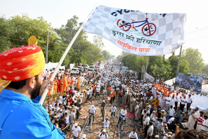 Sirsa News: सीएम नायब सैनी ने सिरसा से साइक्लोथॉन 2.0 को हरी झंडी दिखाकर रवाना किया