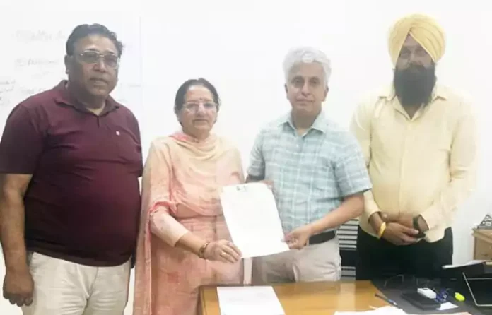Chaos in schools, parents worried about admissions - Congress delegation submits memorandum