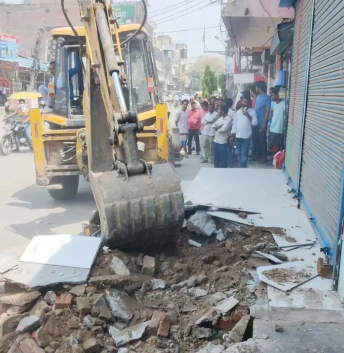 Gurugram News : संजय ग्राम में अतिक्रमण पर चला निगम का पीला पंजा
