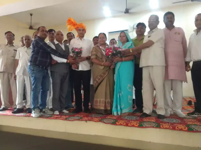 Faridabad News : बल्लभगढ़ जिला भाजपा अध्यक्ष सोहनपाल छोंकर संग हुआ पार्षद सीमा चंदेल का सम्मान
