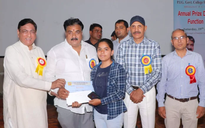 Jind News : डिप्टी स्पीकर ने प्रतिभावान छात्रों को किया सम्मानित