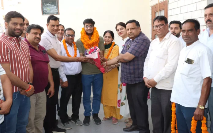 Jind News : जींद के डॉ. आकाश बने आईपीएस अधिकारी
