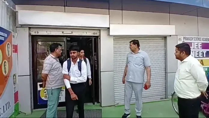 Bhiwani News : गैर मान्यता प्राप्त स्कूलों व अवैध अकेडमियों के खिलाफ शिक्षा विभाग ने की छापेमारी
