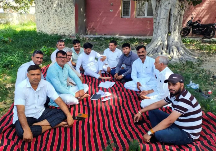 Jind News : अधीक्षक अभियंता के खिलाफ लामबंद हुए बिजली निगम कर्मी