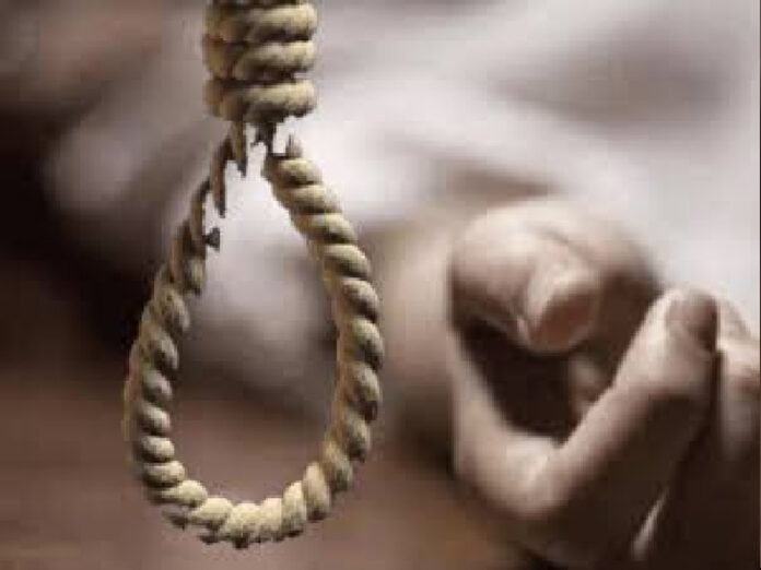 Sonipat News : सोनीपत में शराब ठेका लूटने आए लुटेरे ने पकड़े जाने पर लगाई फांसी